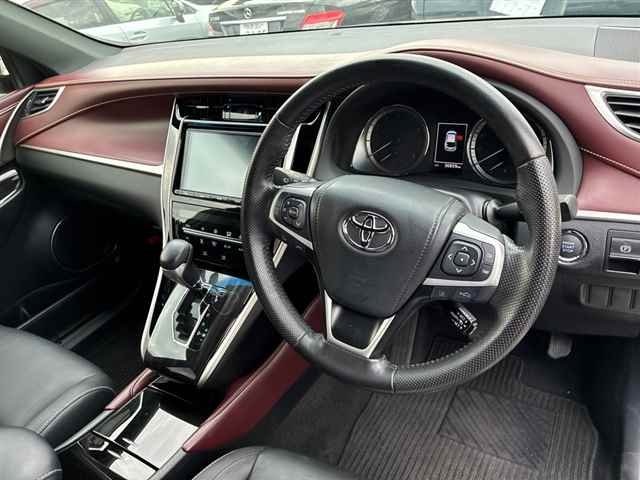 Toyota Harrier — фото 5 из 10