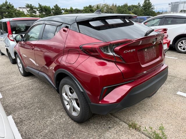 Toyota C-HR — фото 3 из 10