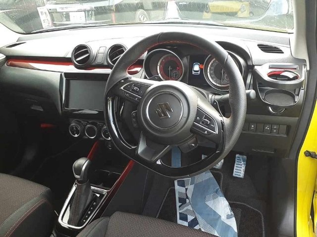 Suzuki Swift — фото 9 из 10
