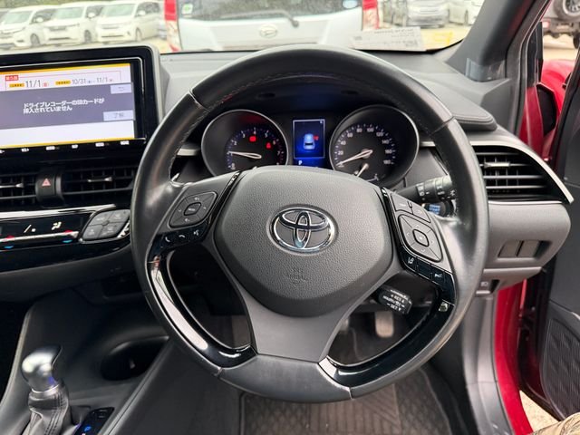 Toyota C-HR — фото 5 из 10