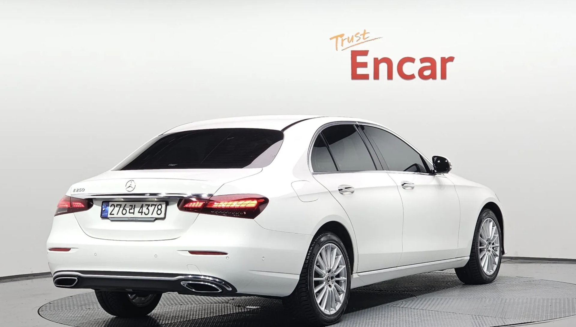 Mercedes-Benz E-Class — фото 2 из 8