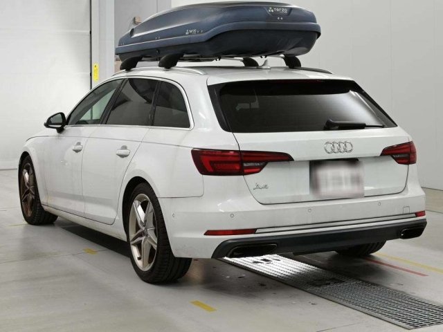 Audi A4 — фото 2 из 10