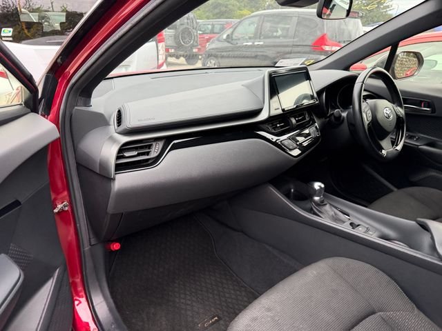 Toyota C-HR — фото 7 из 10