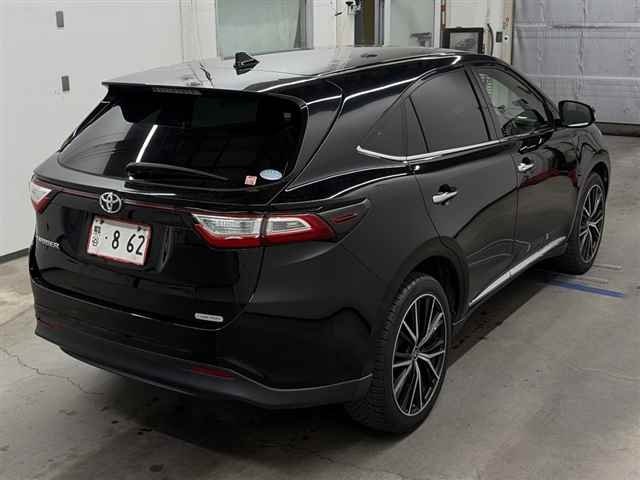 Toyota Harrier — фото 4 из 10