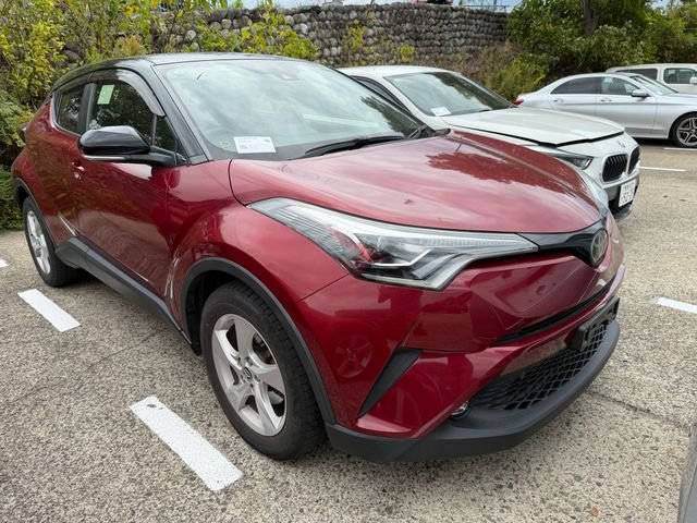 Toyota C-HR — фото 1 из 10