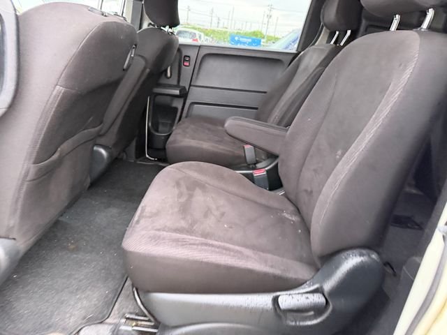Honda Freed — фото 8 из 8