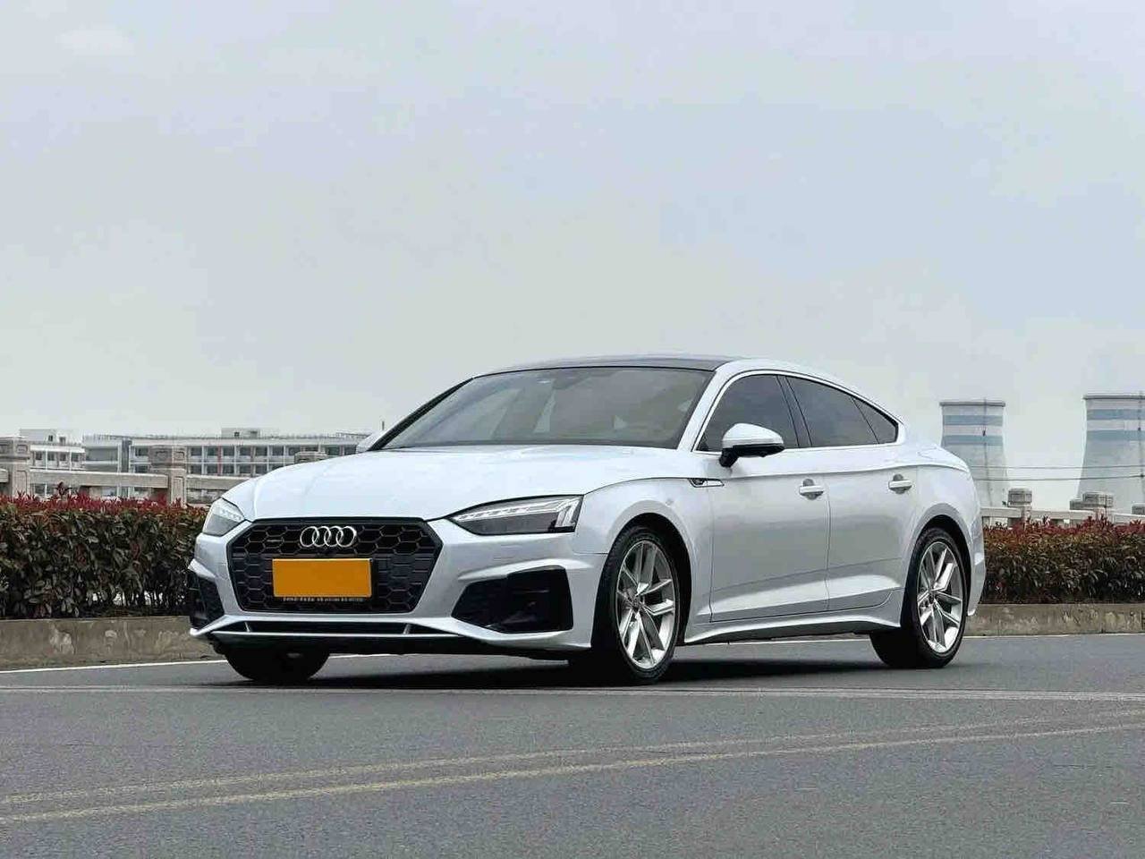Audi A5 — фото 1 из 6