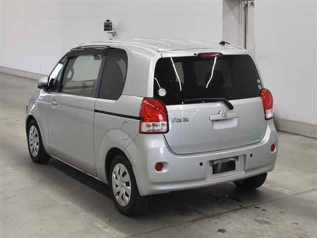 Toyota Porte — фото 4 из 10