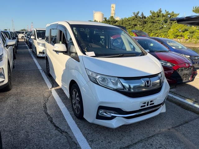 Honda Stepwgn — фото 1 из 9