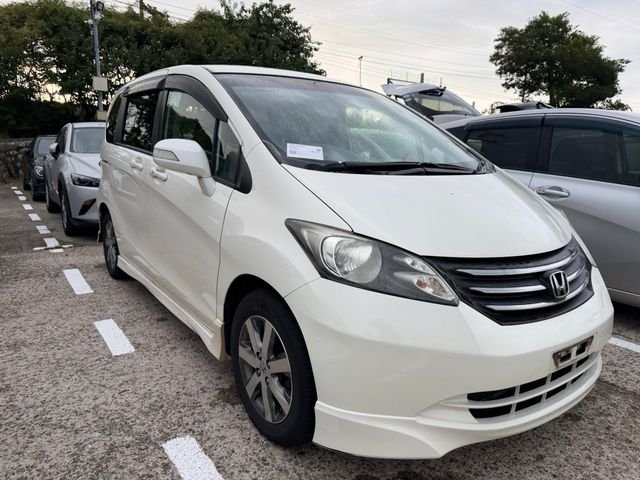 Honda Freed — фото 1 из 8