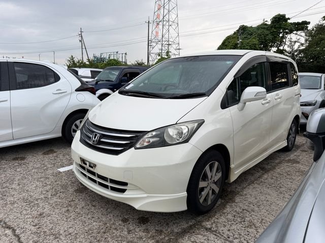Honda Freed — фото 3 из 8