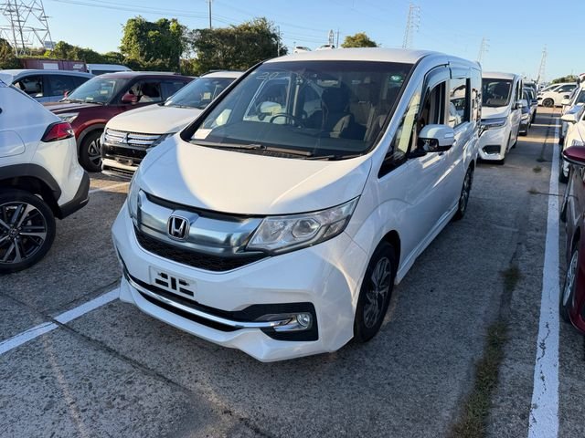 Honda Stepwgn — фото 3 из 9