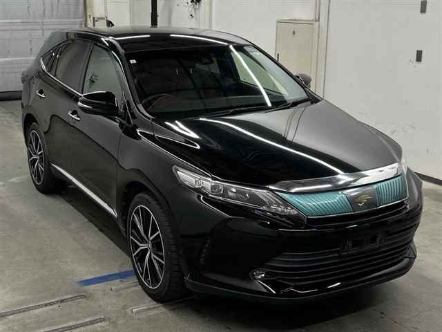 Toyota Harrier — фото 1 из 10