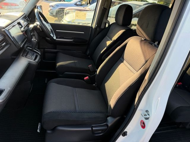 Honda Stepwgn — фото 8 из 9