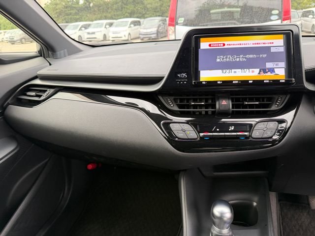 Toyota C-HR — фото 6 из 10