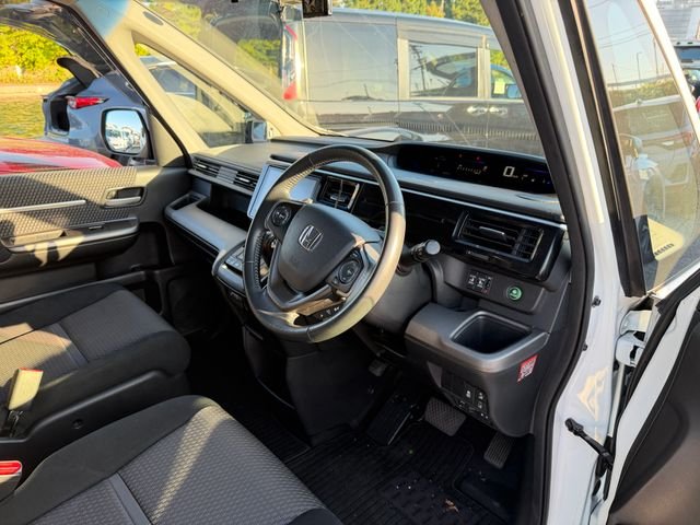 Honda Stepwgn — фото 7 из 9