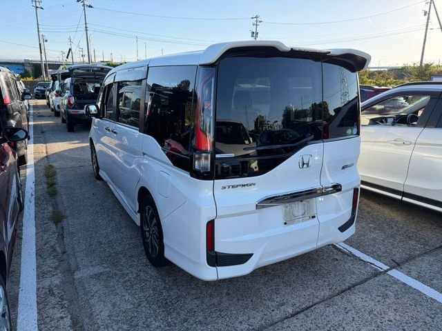Honda Stepwgn — фото 2 из 9