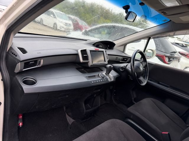 Honda Freed — фото 6 из 8